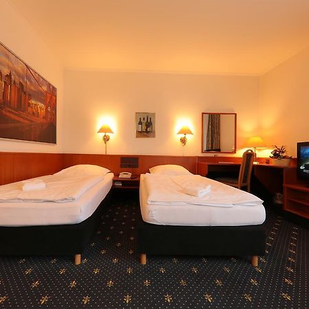 Karaman Group Hotel Бад Нендорф Екстериор снимка
