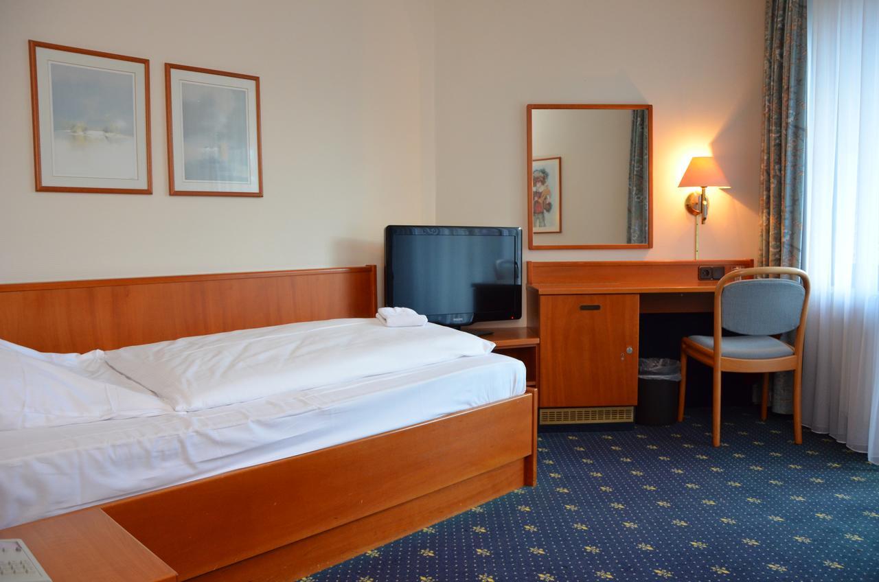 Karaman Group Hotel Бад Нендорф Екстериор снимка