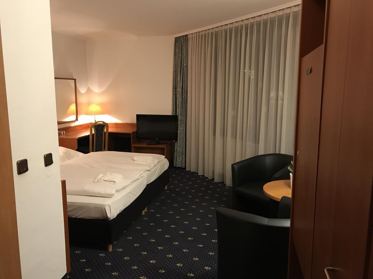 Karaman Group Hotel Бад Нендорф Екстериор снимка
