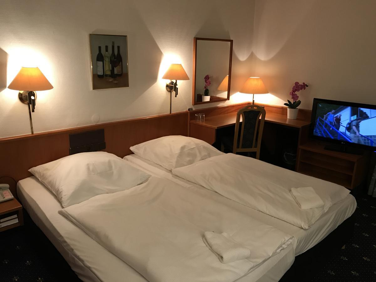 Karaman Group Hotel Бад Нендорф Екстериор снимка