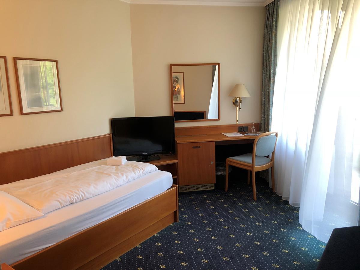 Karaman Group Hotel Бад Нендорф Екстериор снимка
