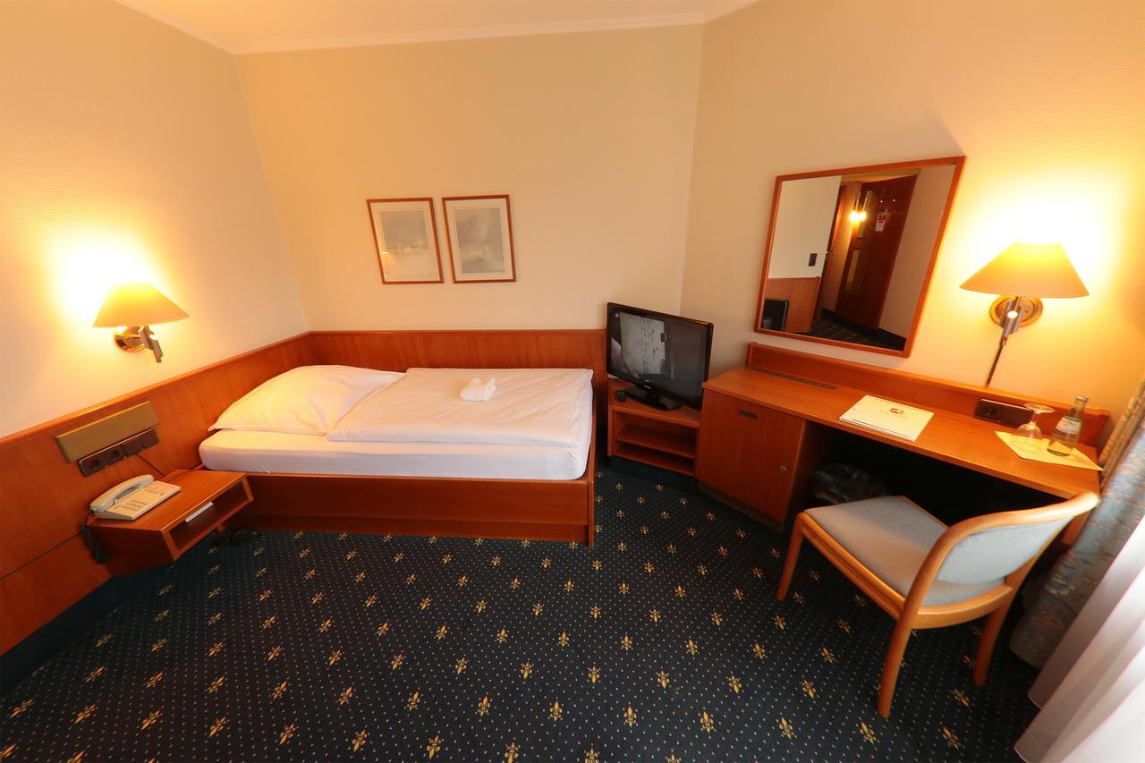 Karaman Group Hotel Бад Нендорф Екстериор снимка