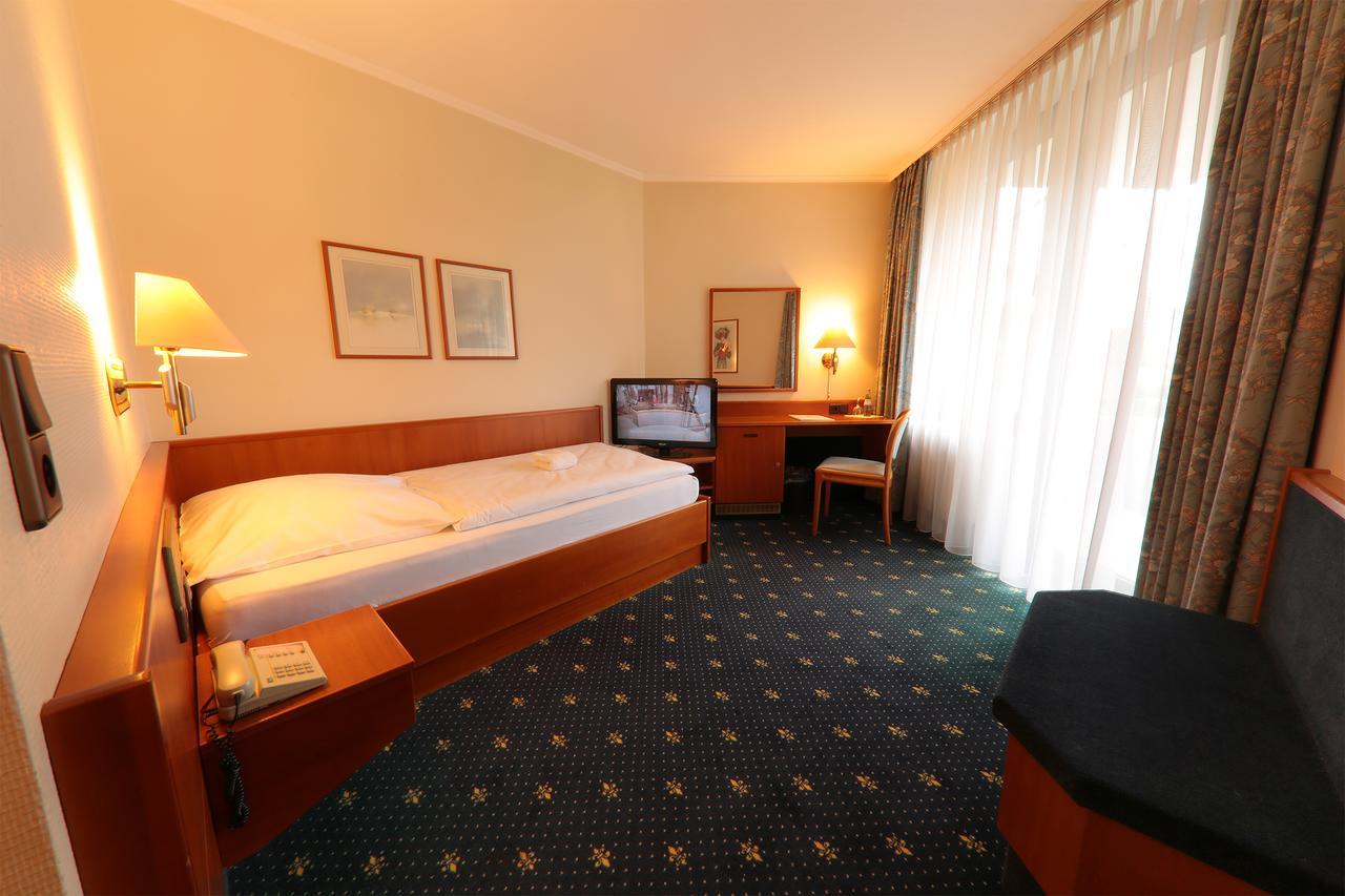 Karaman Group Hotel Бад Нендорф Екстериор снимка