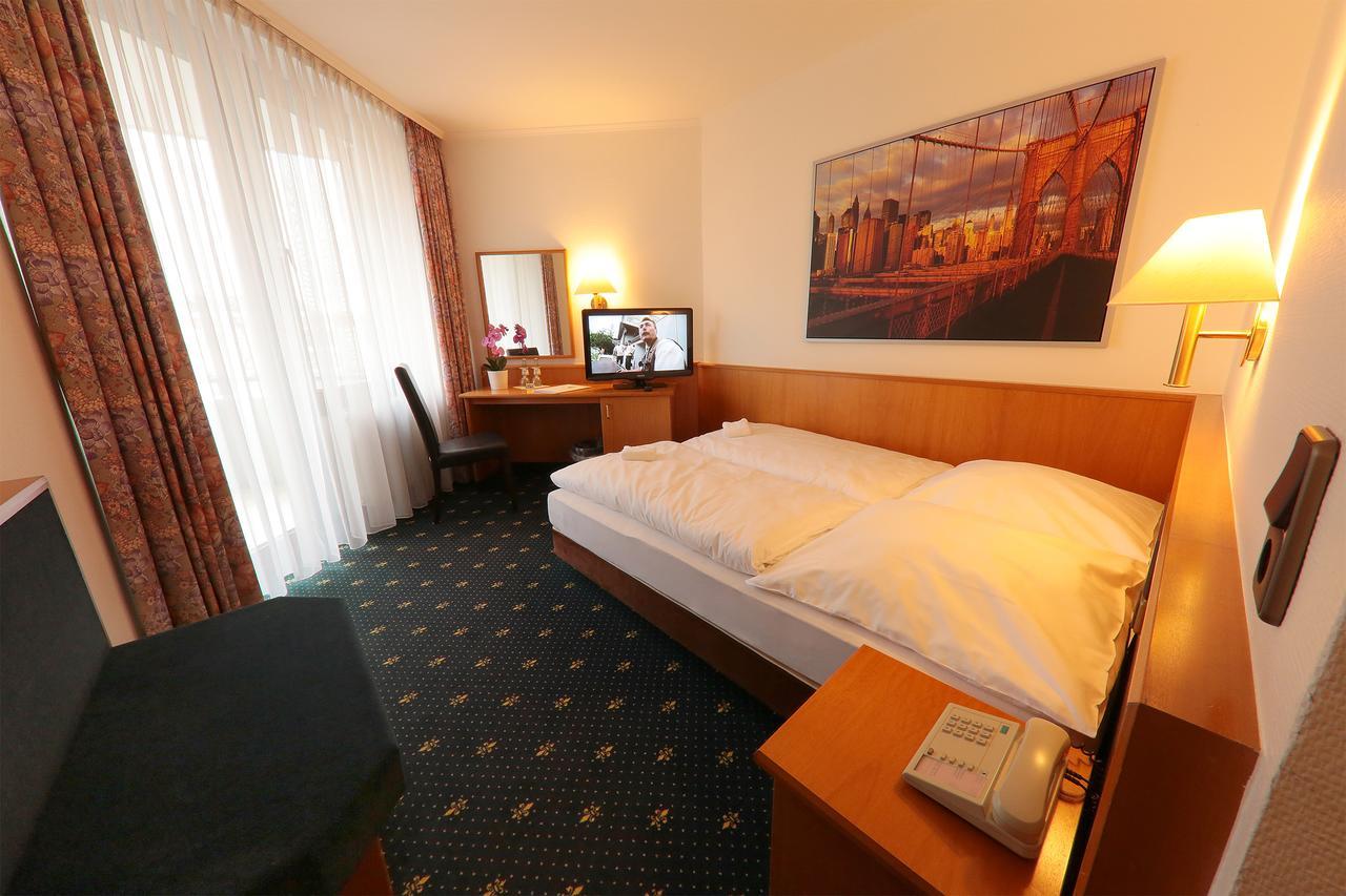 Karaman Group Hotel Бад Нендорф Екстериор снимка