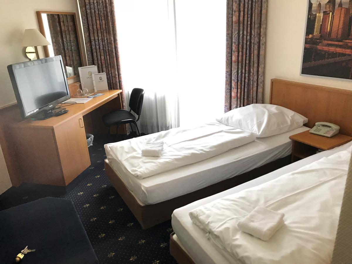 Karaman Group Hotel Бад Нендорф Екстериор снимка